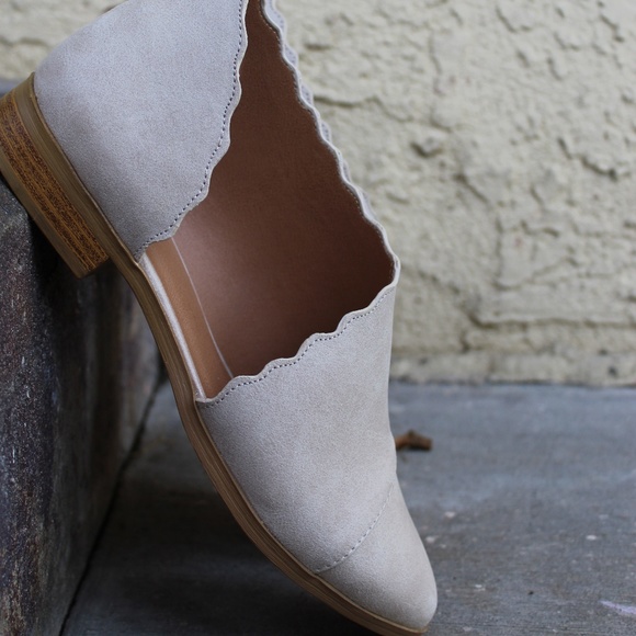 🚨LAST PAIR!!//The Alexandria// Beige ankle Flat - Picture 3 of 6